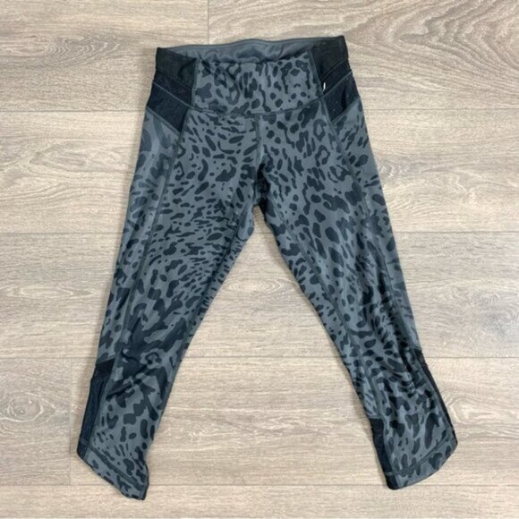 Lululemon Just Breathe Crop Animal Swirl Deep Coal Light Black Capri Legging - Picture 4 of 14